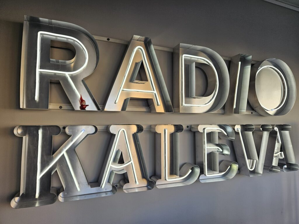 referenssi-affe-acoustic-radiokaleva-toimitilakalustaminen-akustointi-2